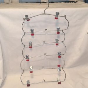 Multiple Clasp Hanger